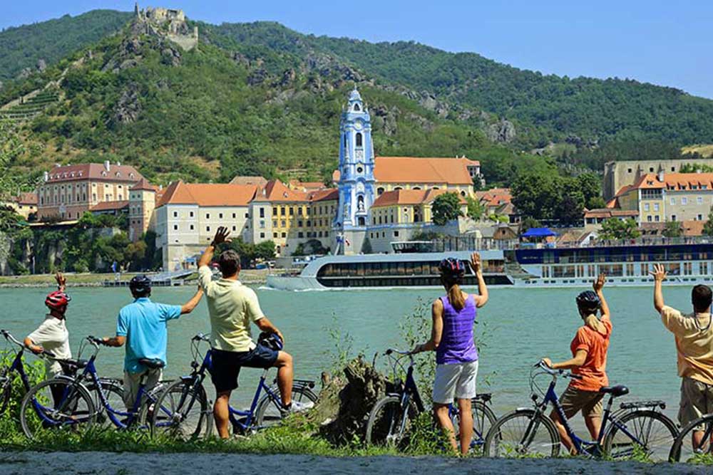 Itävalta - Passau-Wien<br />
Pyöräilyn omatoimimatkat